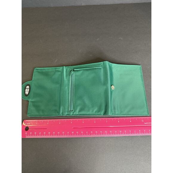 Big Skinny Green Tri-Fold Nylon Women’s Wallet Lightweight Slim Card Holder New - Picture 6 of 7